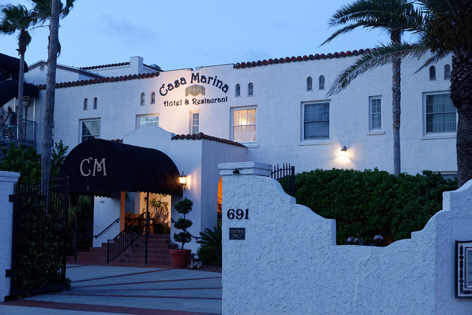 The Historic Casa Marina Hotel & Restaurant (via Wikimedia Commons, CC BY-SA 3.0)