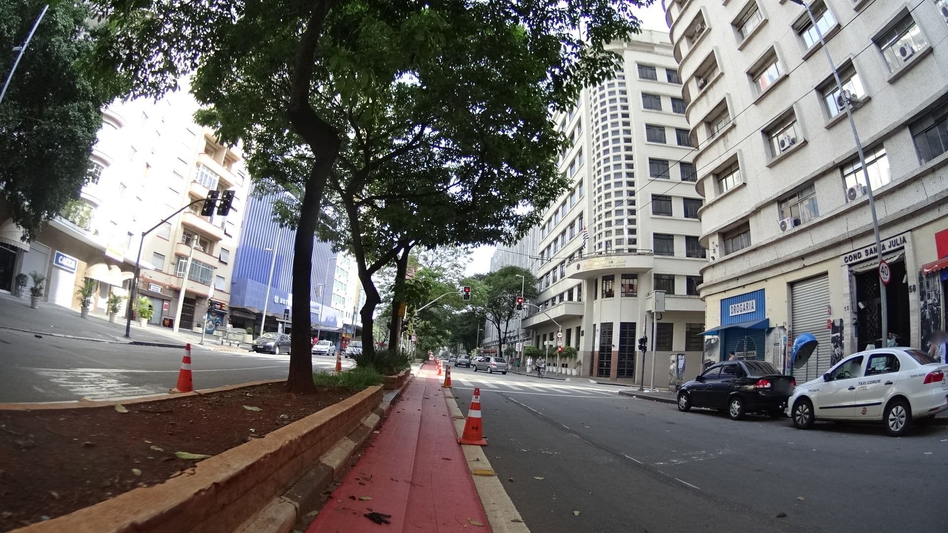 Street view near Hotel Center, Republica — © tiagofassoni (CC BY-SA · Mapillary)