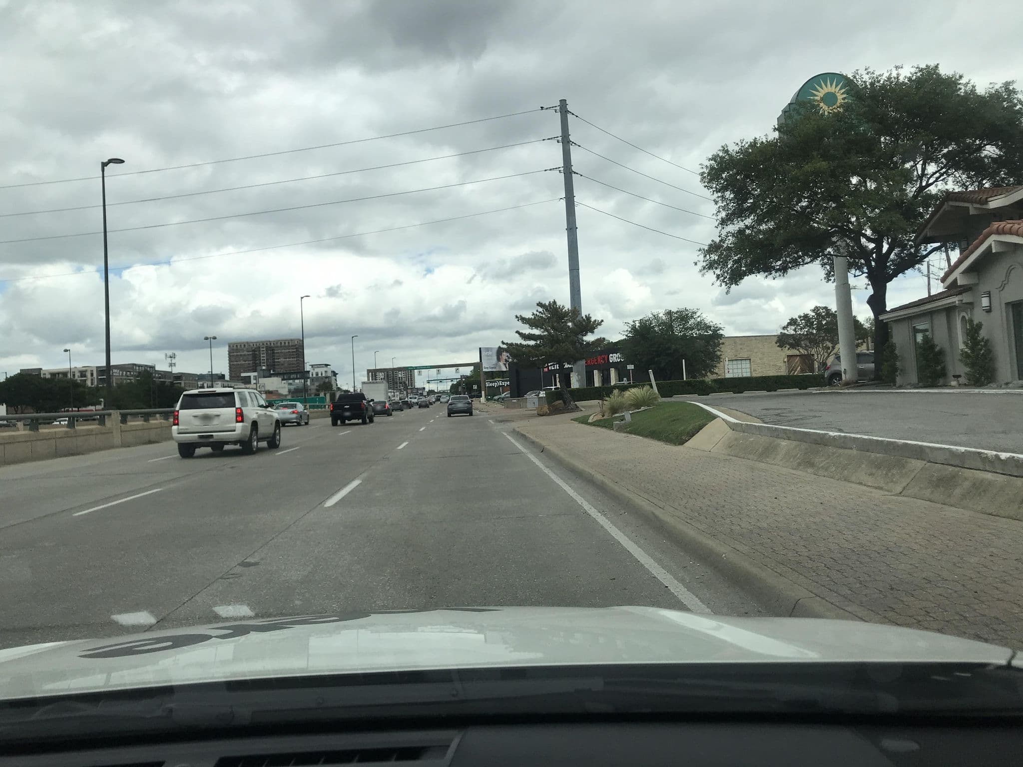 Street view near La Quinta Inn, Dallas — © directionup (CC BY-SA · Mapillary)