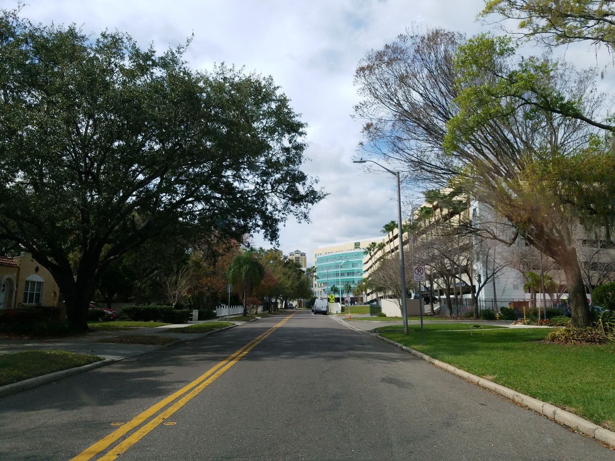 Street view near Ronald McDonald House, Tampa — © jackdripper (CC BY-SA · Mapillary)
