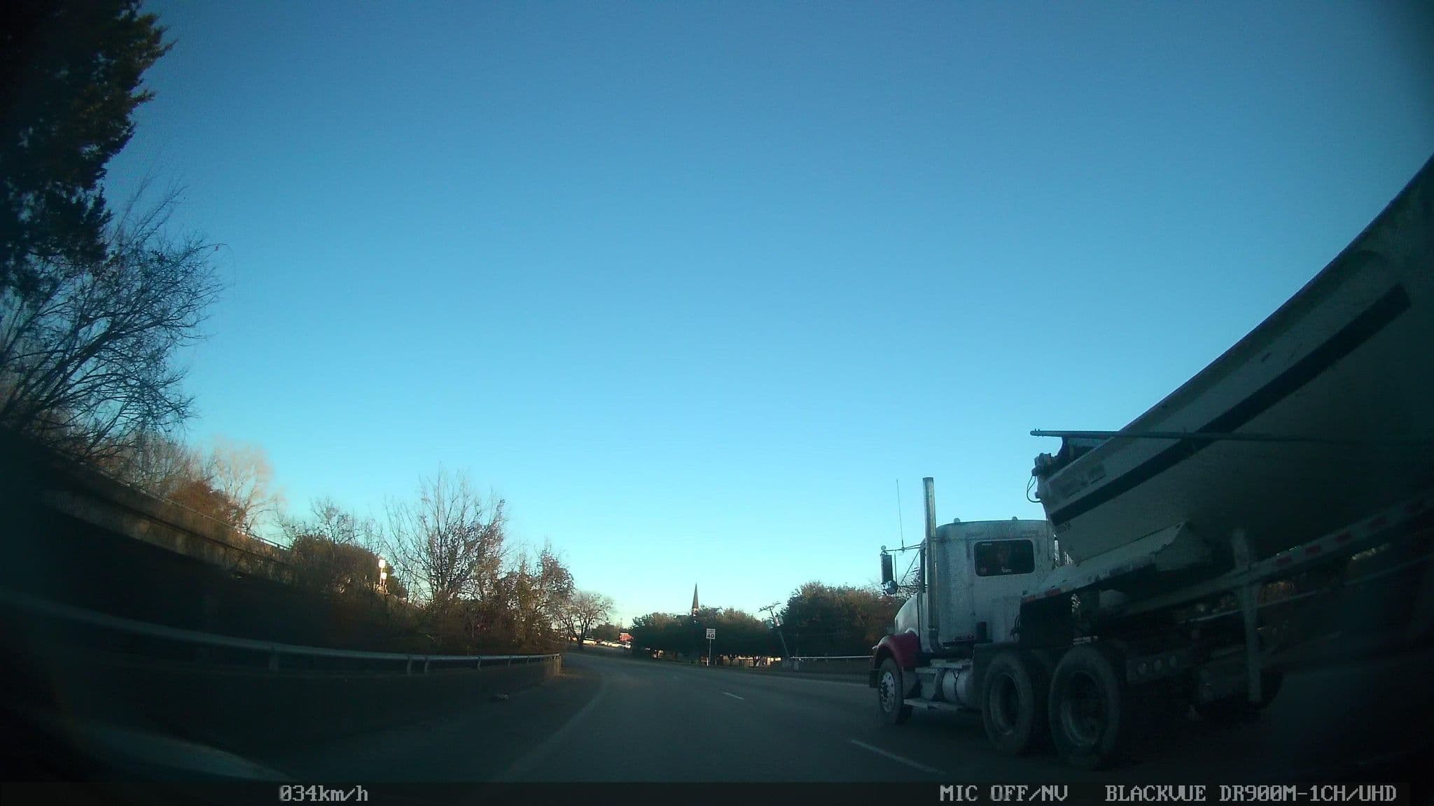 Street view near Motel 6, Cockrell Hill — © piligab (CC BY-SA · Mapillary)