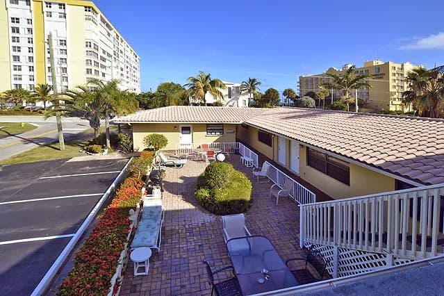 Ocean Pearl Apartments, Motel in Hillsboro Beach
