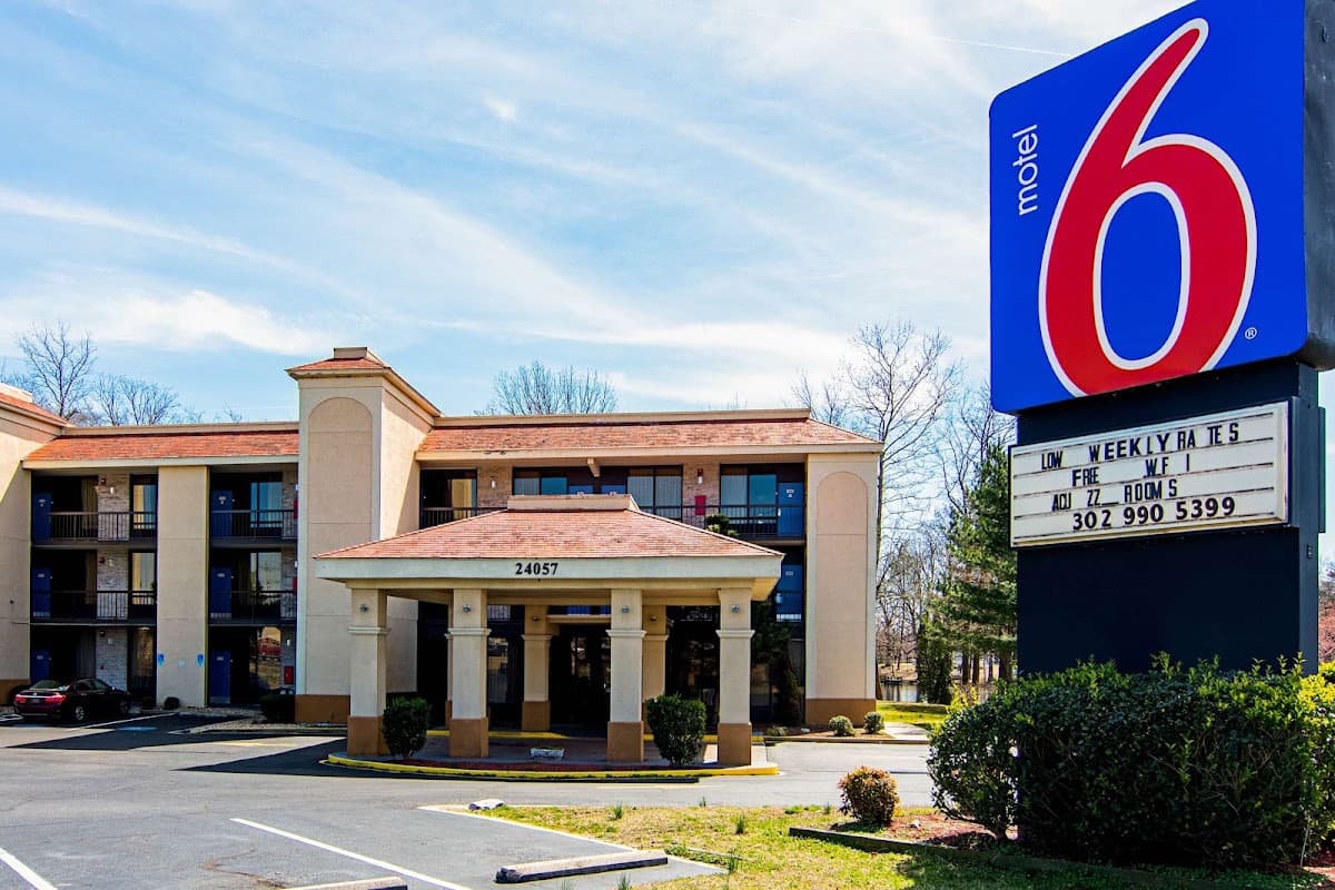 Motel 6, Motel in Blades