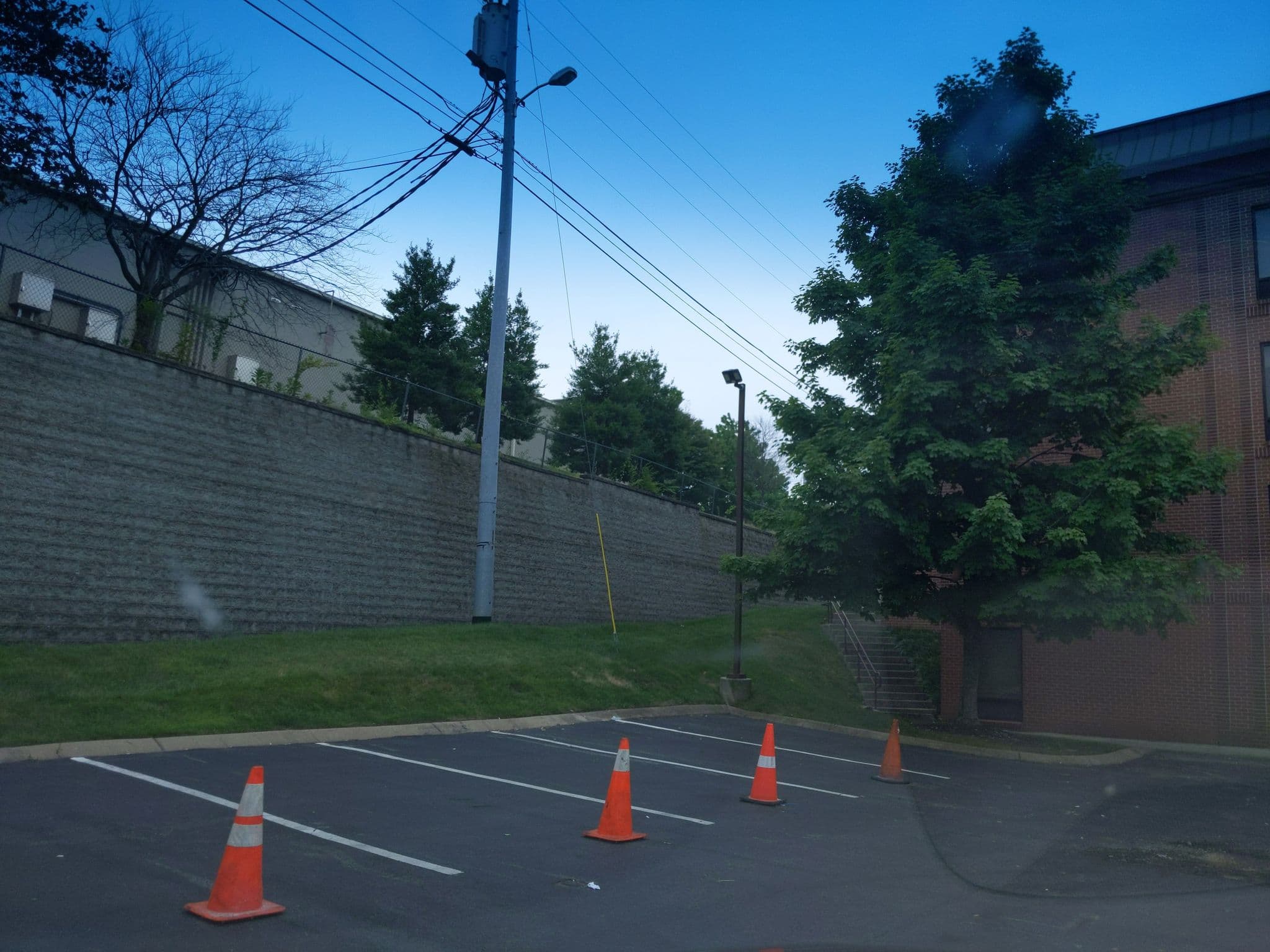 Street view near Holiday Inn Express & Suites Brentwood North-Nashville Area, Brentwood Estates — © mollyjohnh (CC BY-SA · Mapillary)