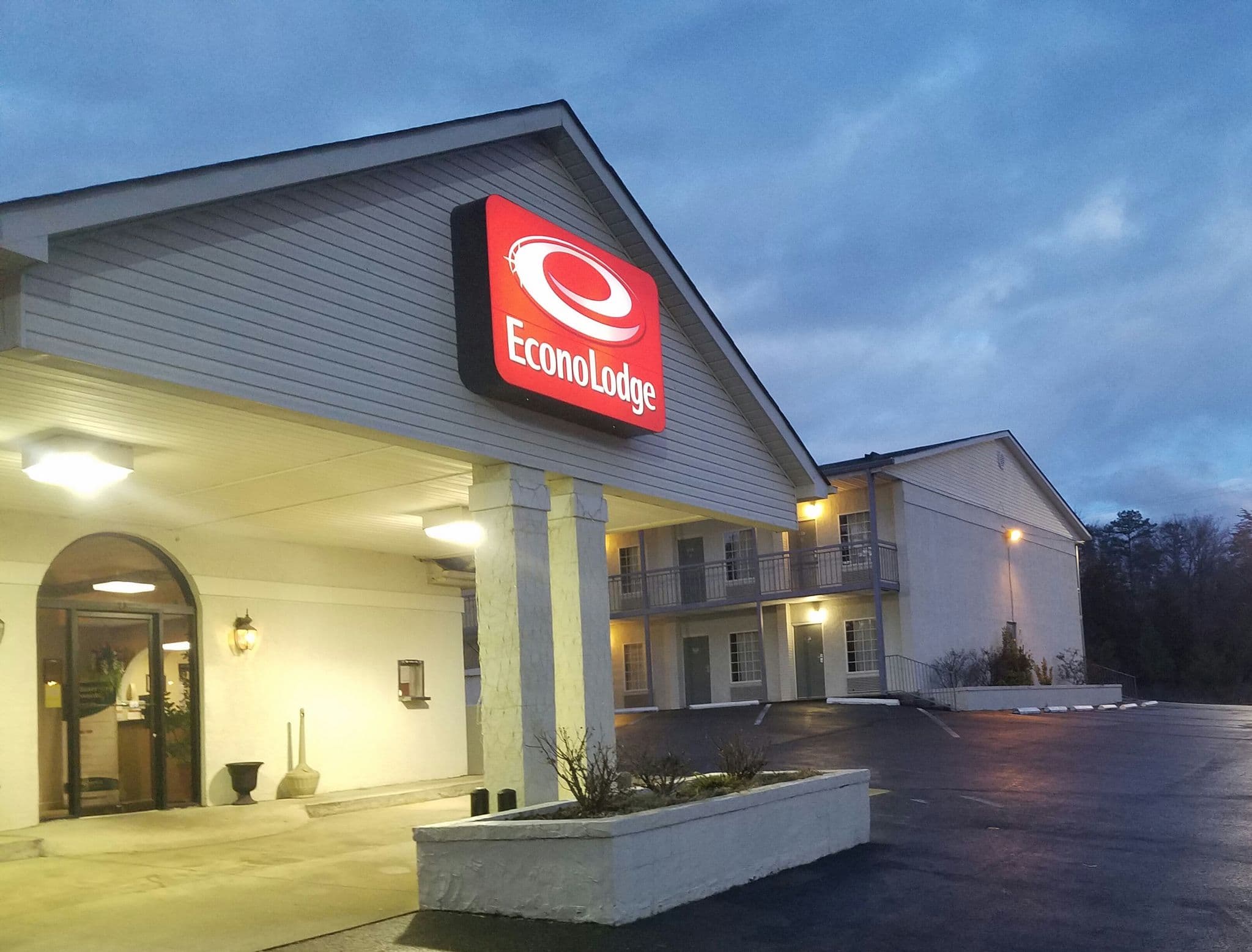 Street view near Econo Lodge, Corbin — © jbthemilker (CC BY-SA · Mapillary)