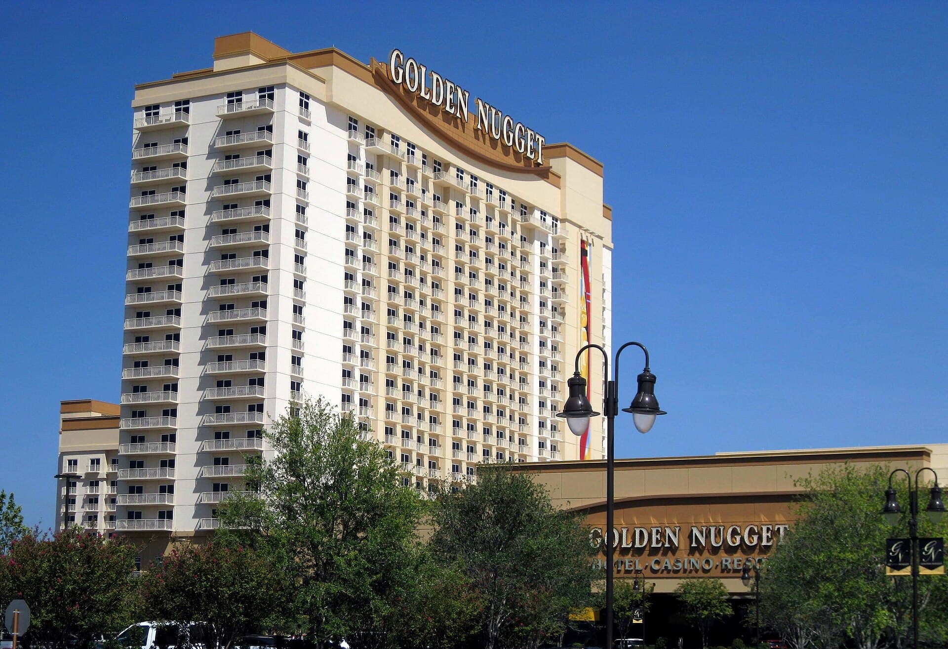Golden Nugget Lake Charles Hotel & Casino (via Wikimedia Commons, CC BY-SA 4.0)