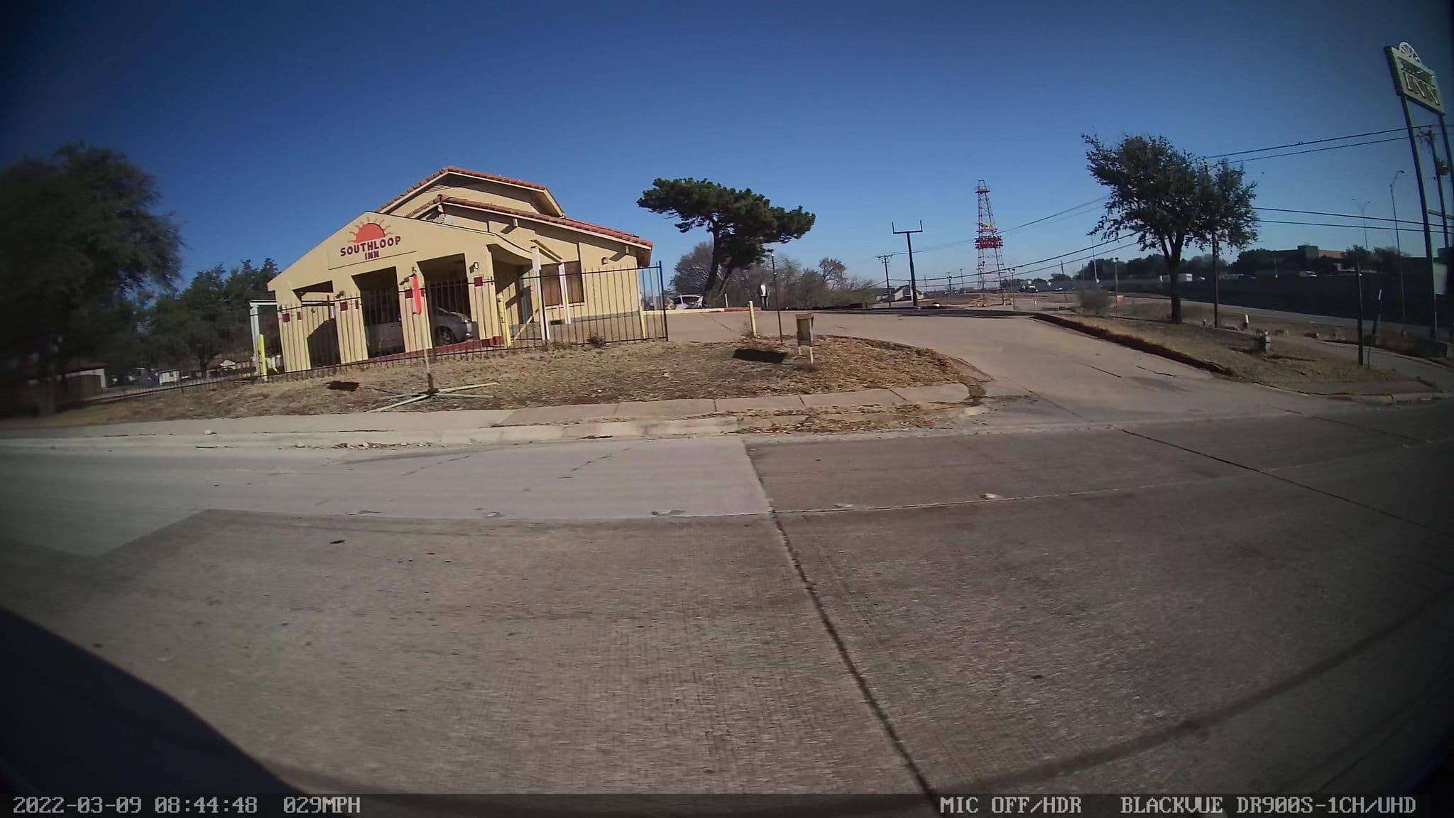 Street view near Southloop Inn, Edgecliff Village — © gruzovik (CC BY-SA · Mapillary)