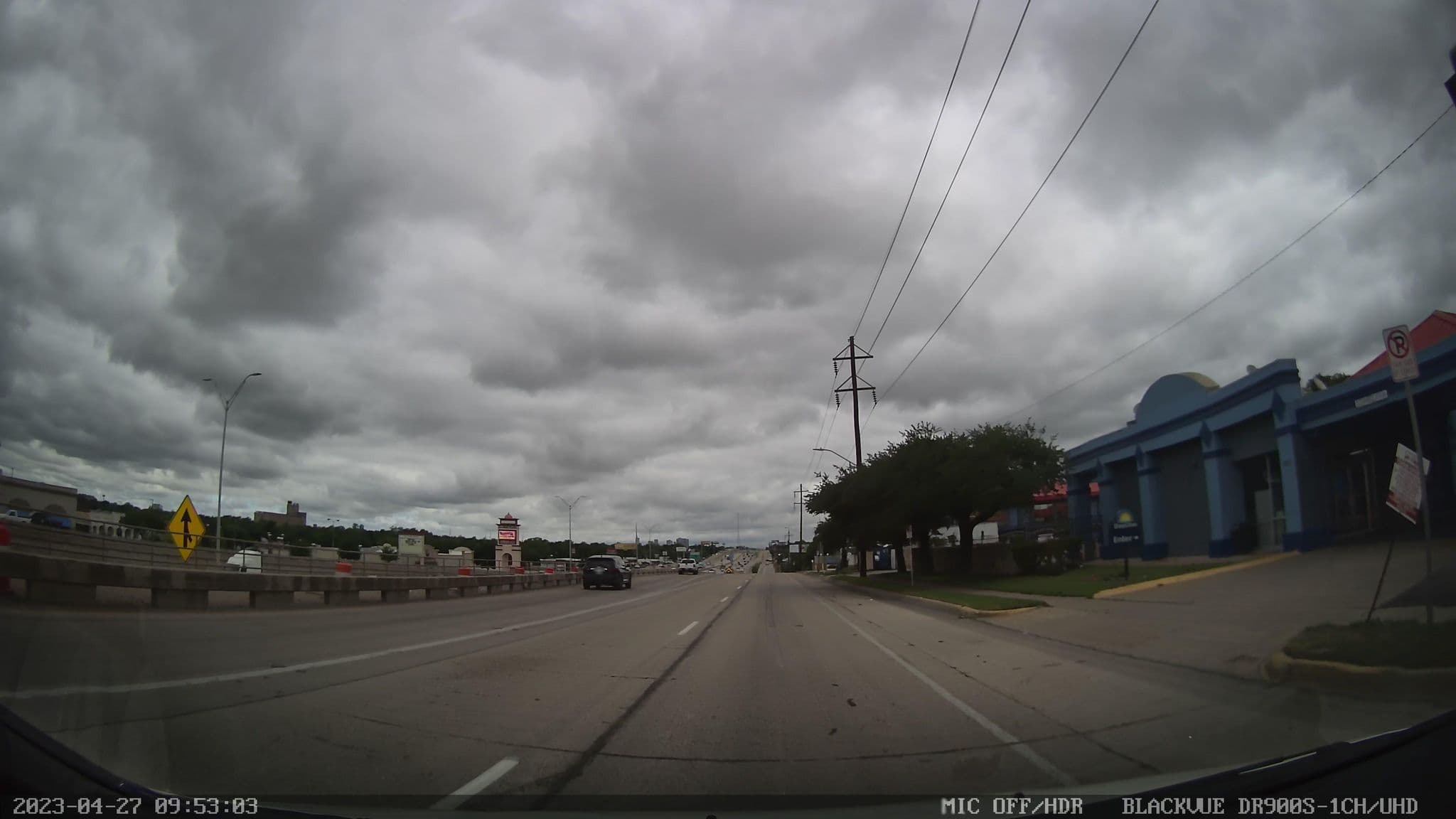 Street view near Days Inn, Edgecliff Village — © gruzovik (CC BY-SA · Mapillary)