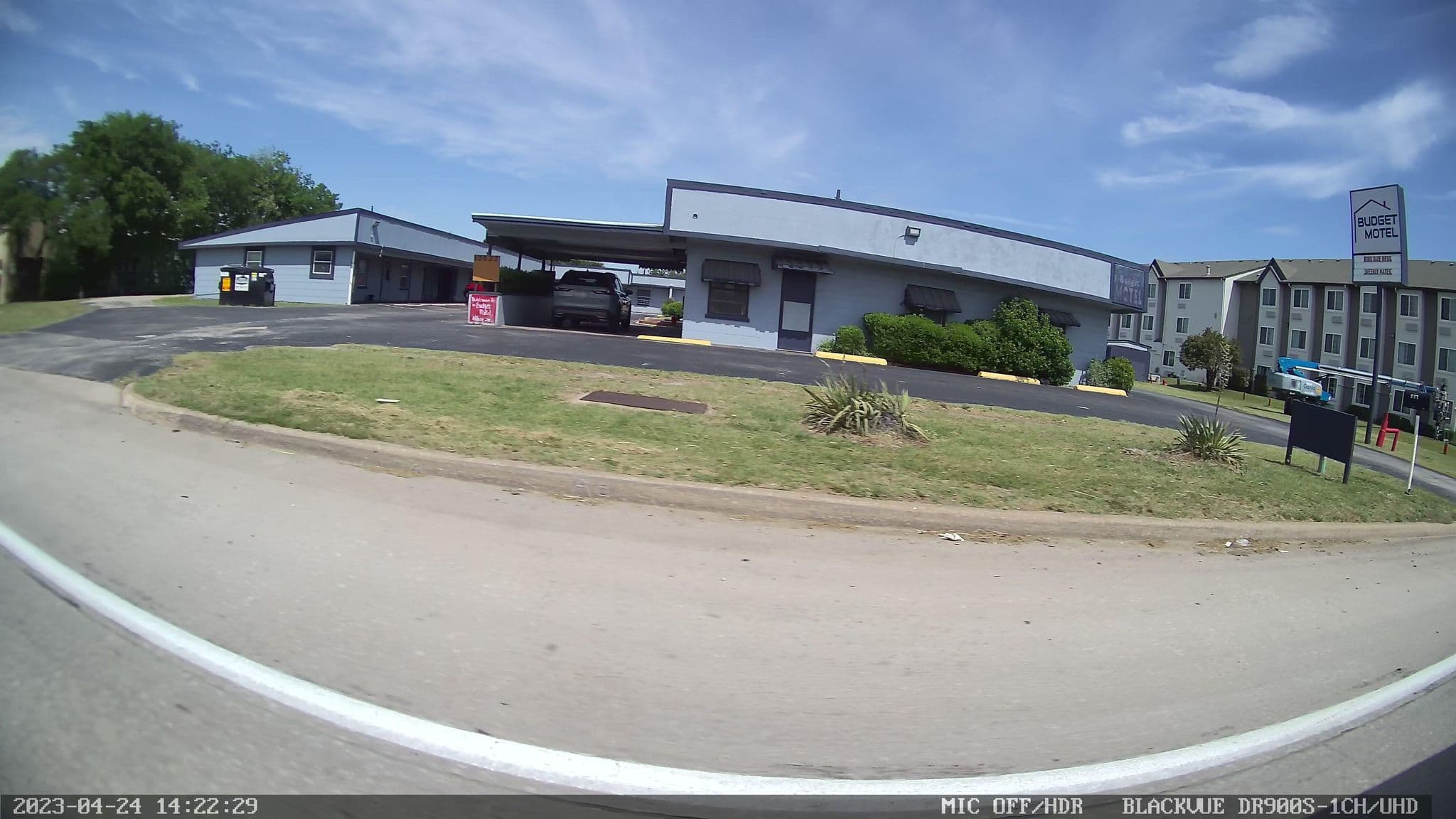 Street view near Plaza Motel, Everman — © gruzovik (CC BY-SA · Mapillary)