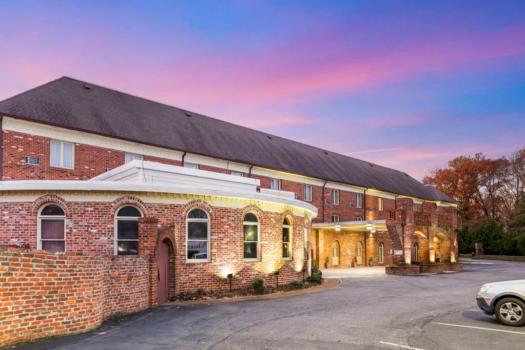 Best Western Plus Governor's Inn, Hotel in Bon Air