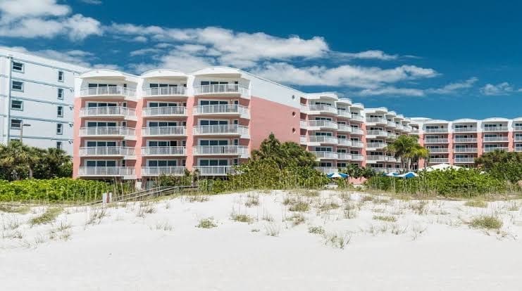 Beach House Suites, Hotel in Saint Pete Beach