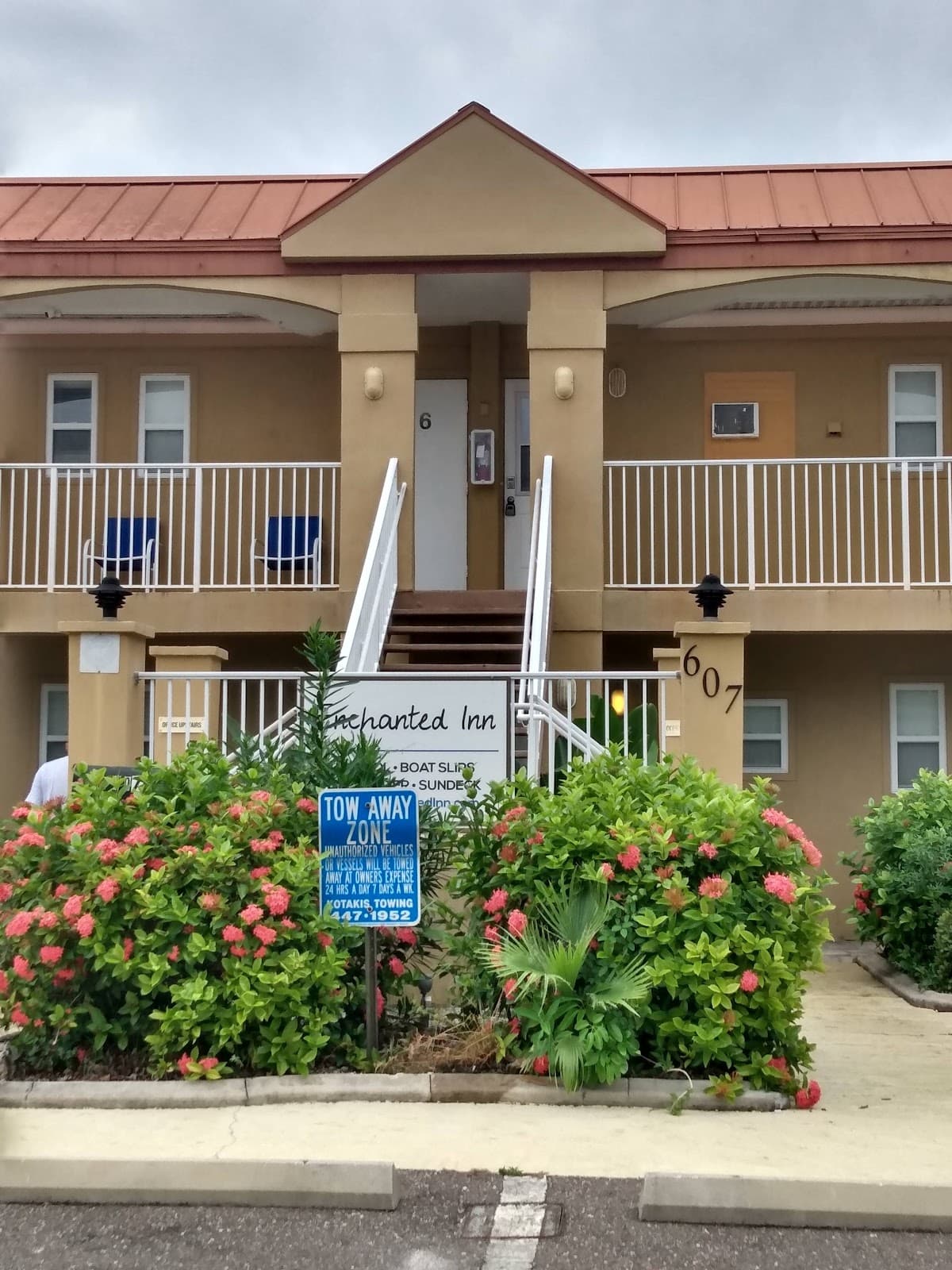 Enchanted Inn & Beachside Cottages, Motel in Clearwater