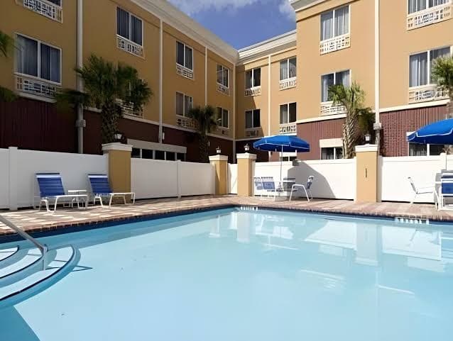 Holiday Inn Express & Suites Brooksville-I-75, Hotel in Hill 'n Dale