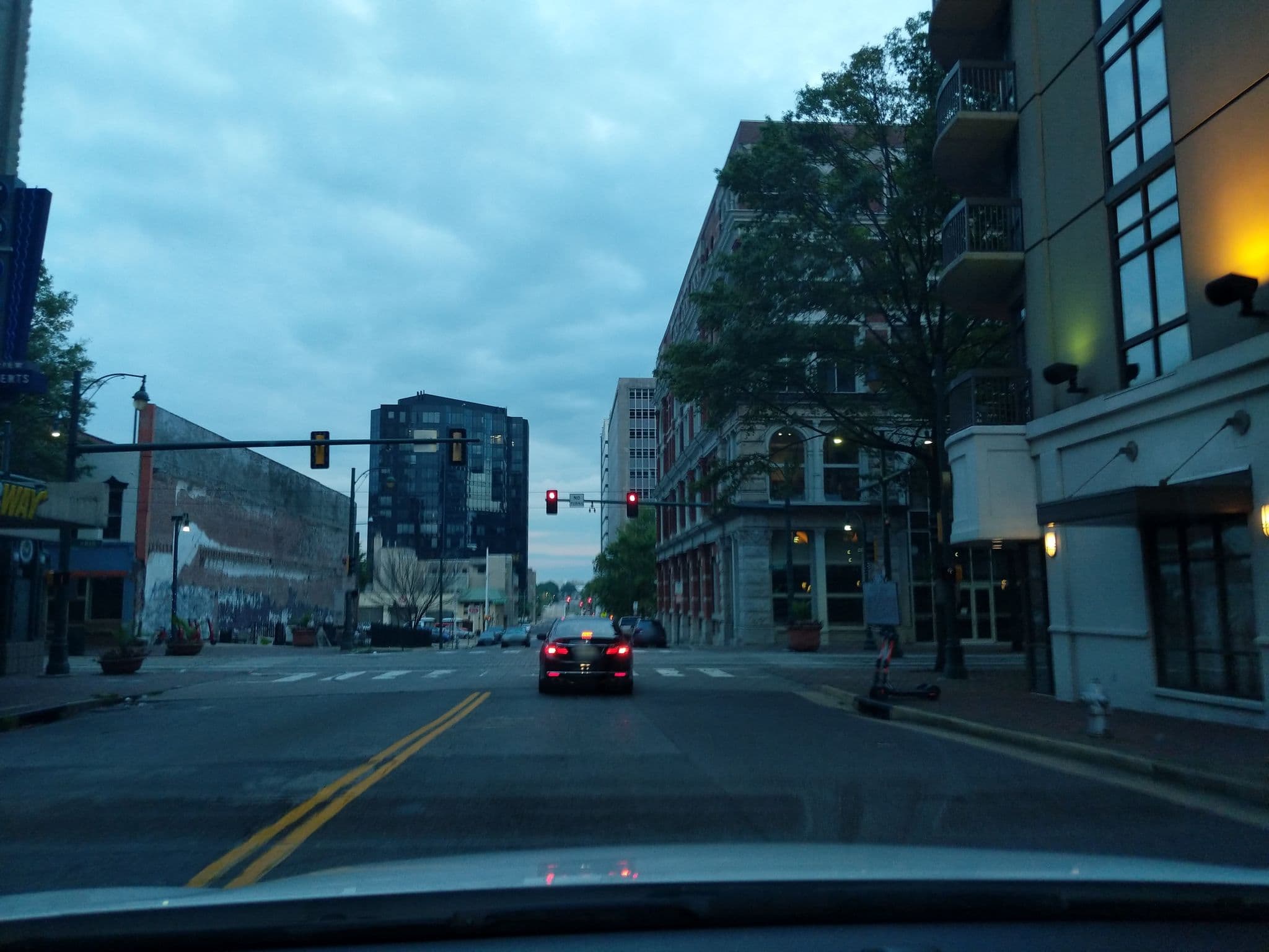 Street view near Courtyard Memphis Downtown, Memphis — © atze02 (CC BY-SA · Mapillary)
