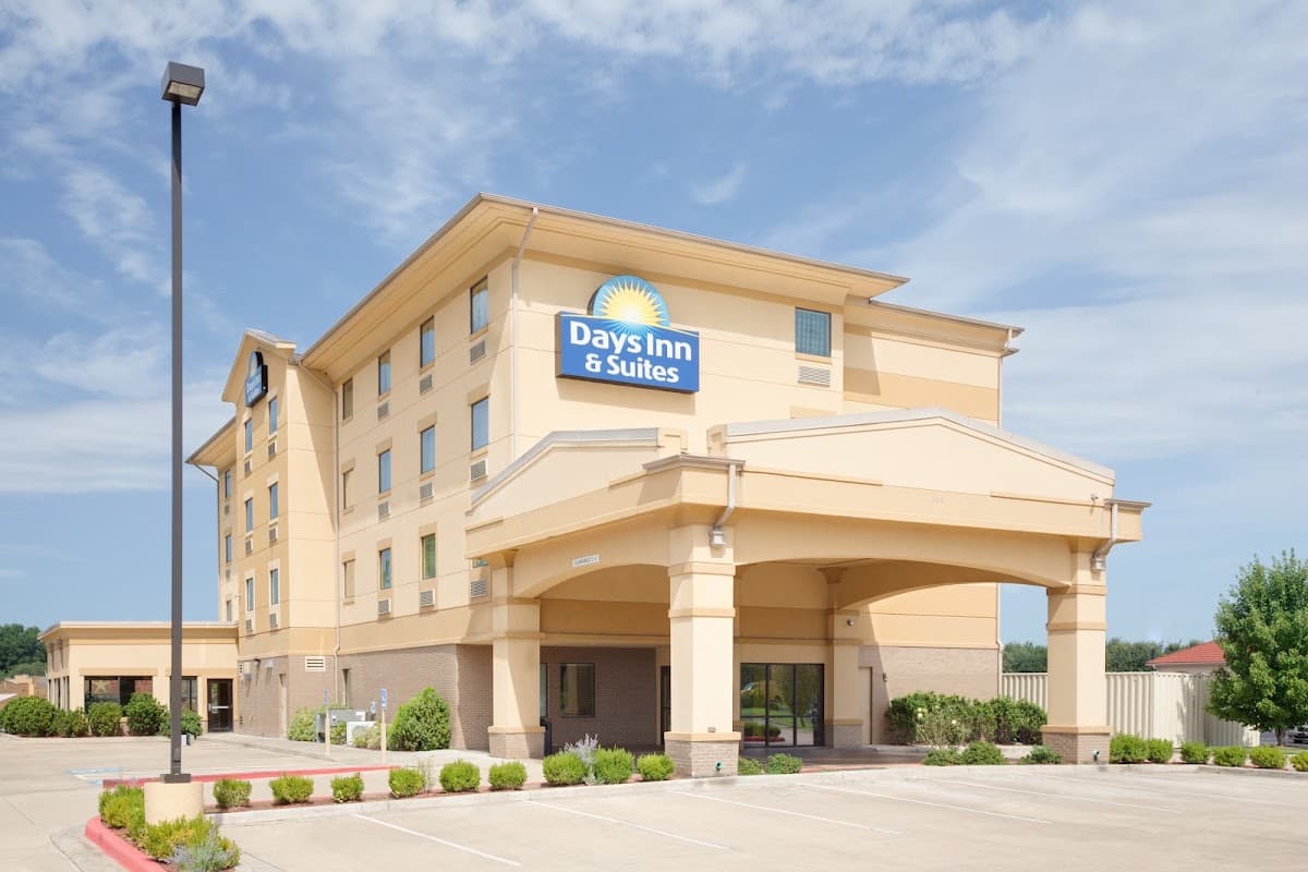 Days Inn & Suites by Wyndham Russellville, Hotel in Russellville