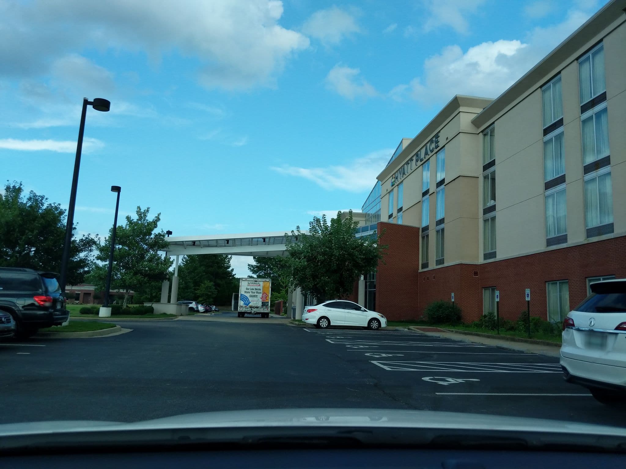 Street view near Hyatt Place Memphis/Germantown, Collierville — © atze02 (CC BY-SA · Mapillary)