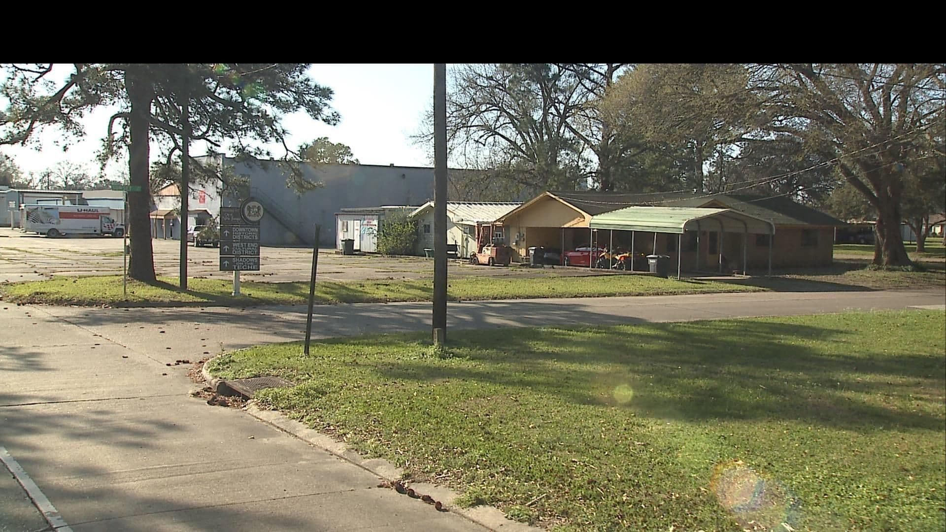 Street view near Live Oak Inn, New Iberia — © WR2_2023 (CC BY-SA · Mapillary)