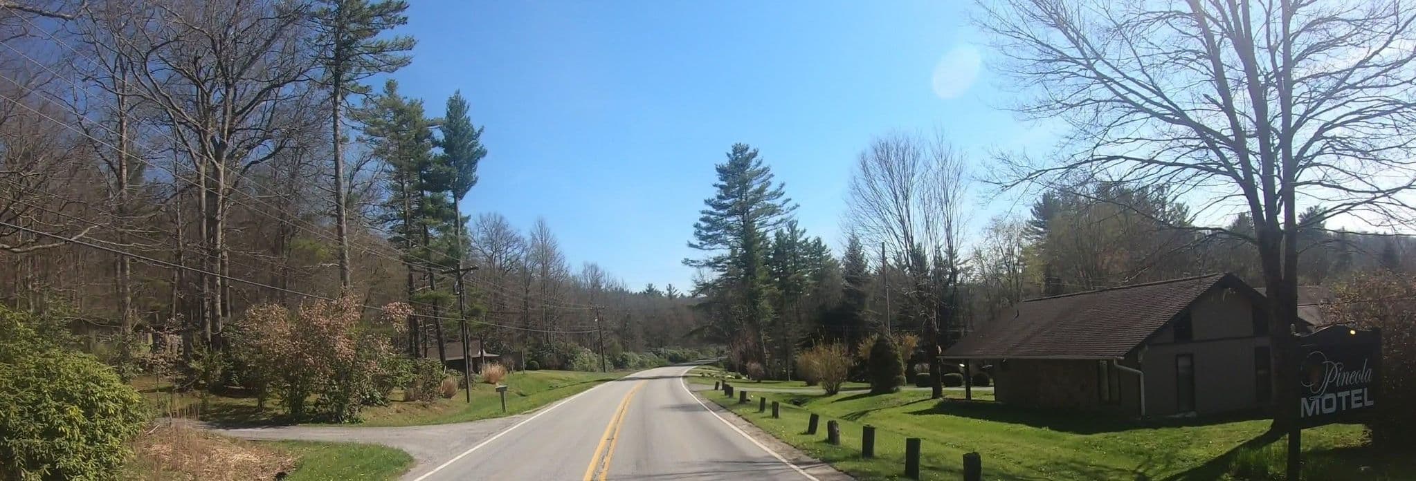 Street view near Pineola Motel, Banner Elk — © networklanman (CC BY-SA · Mapillary)