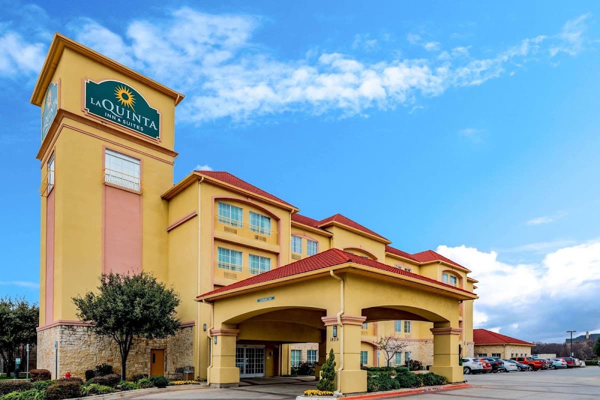 La Quinta Inn & Suites DFW Airport West - Bedford, Hotel in Bedford