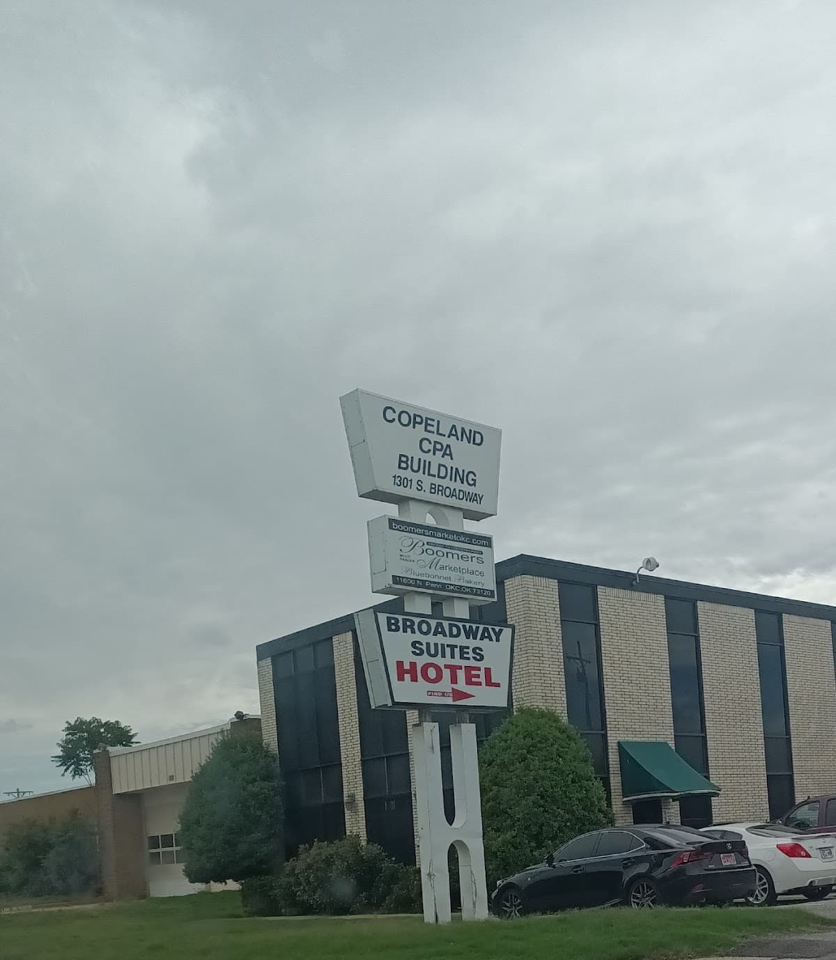 Broadway Suites, Hotel in Edmond