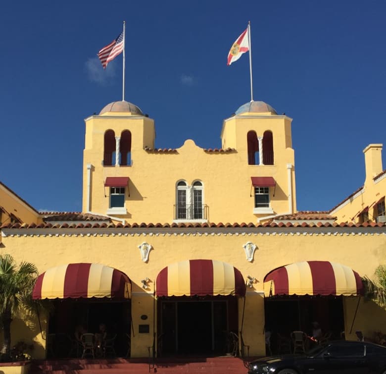 Colony Hotel & Cabana Club (via Wikimedia Commons, CC BY-SA 4.0)