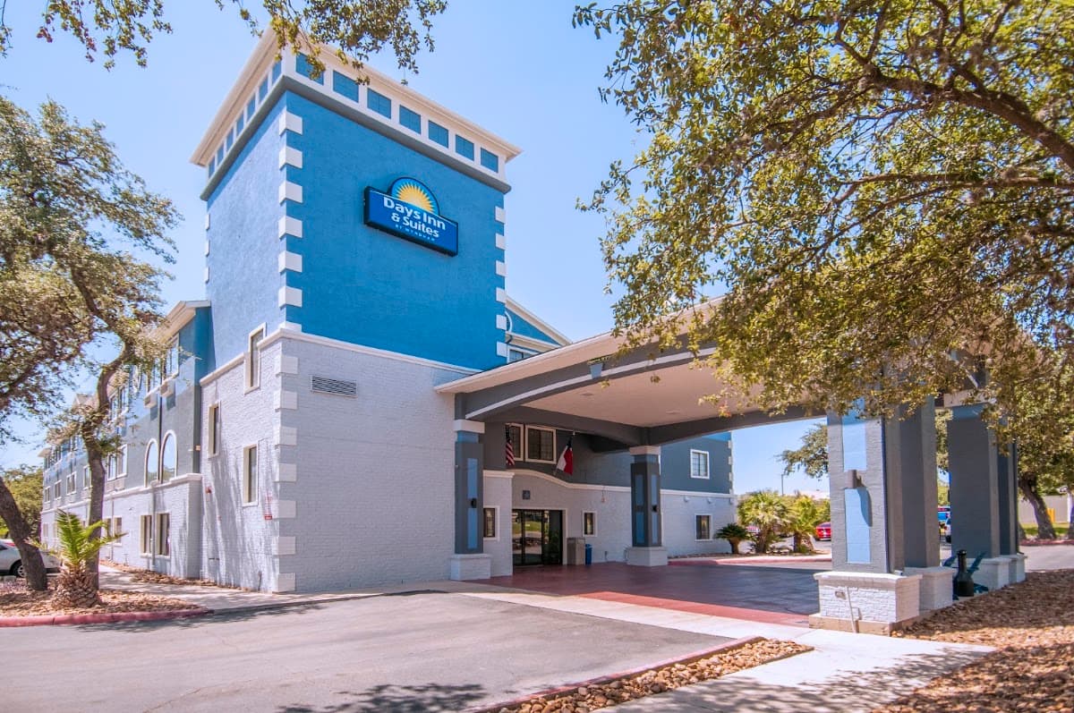 Days Inn & Suites San Antonio North/Stone Oak, Hotel in Hollywood Park