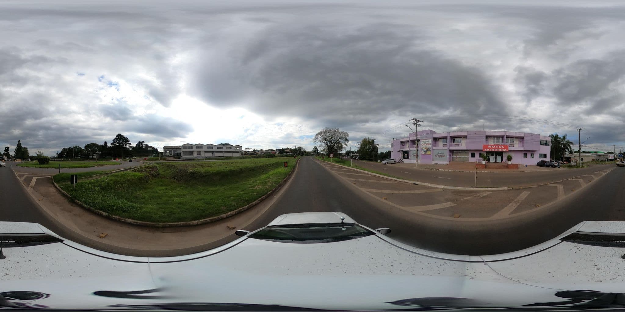 Street view near Hotel Califórnia, Cruz Alta — © santamariense (CC BY-SA · Mapillary)