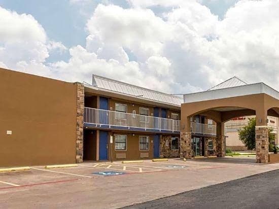 Super 8 by Wyndham Mineral Wells, Motel in Mineral Wells