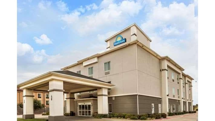 Days Inn & Suites by Wyndham Mineral Wells, Hotel in Mineral Wells