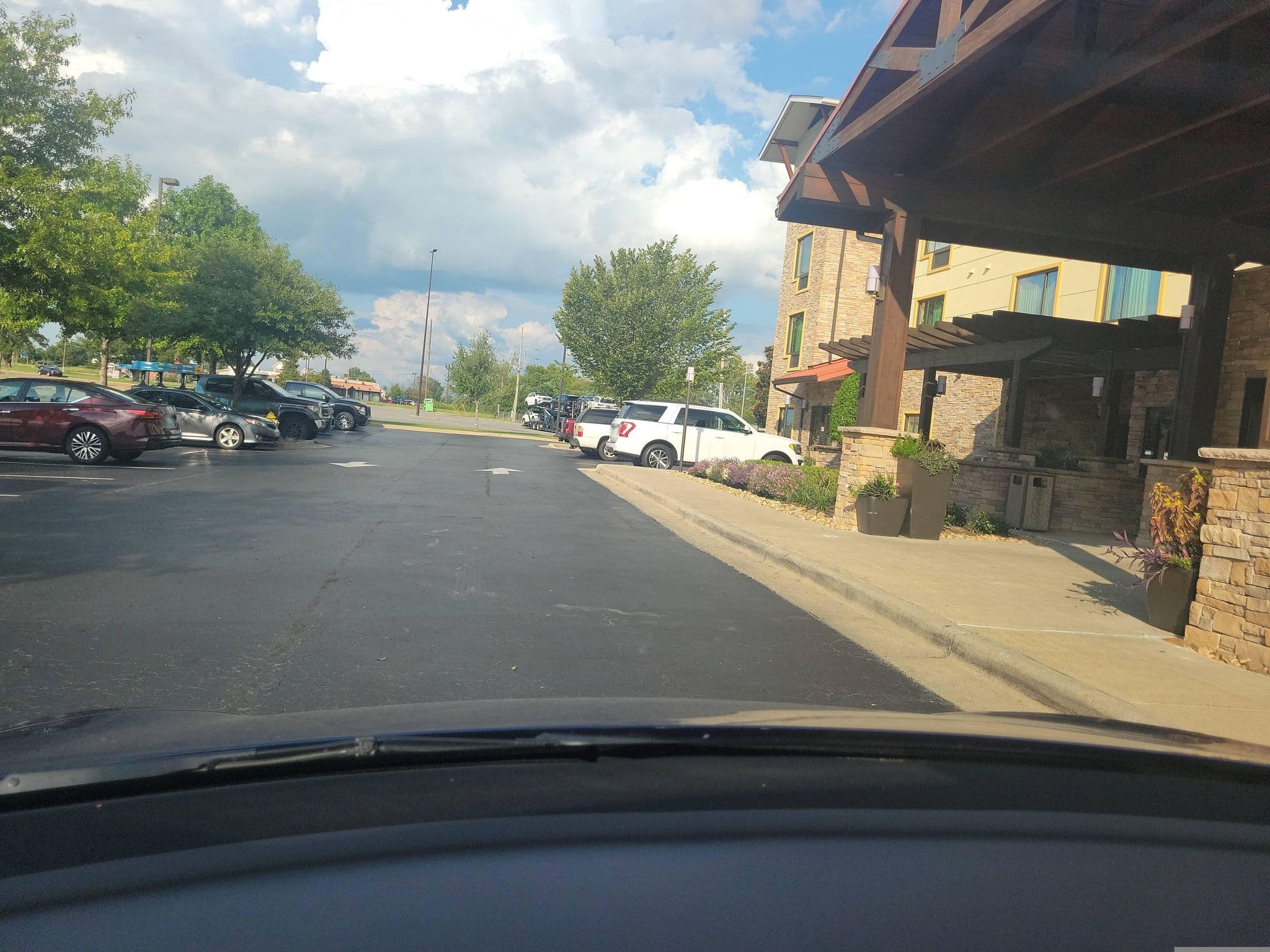 Street view near TownePlace Suites, Lakeshore — © Montrose_Lyle (CC BY-SA · Mapillary)
