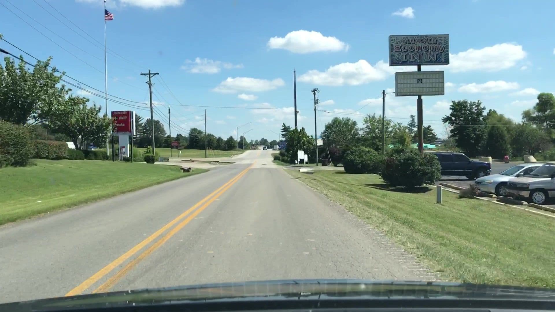Street view near Glendale Economy Inn, Elizabethtown — © lvl5 (CC BY-SA · Mapillary)
