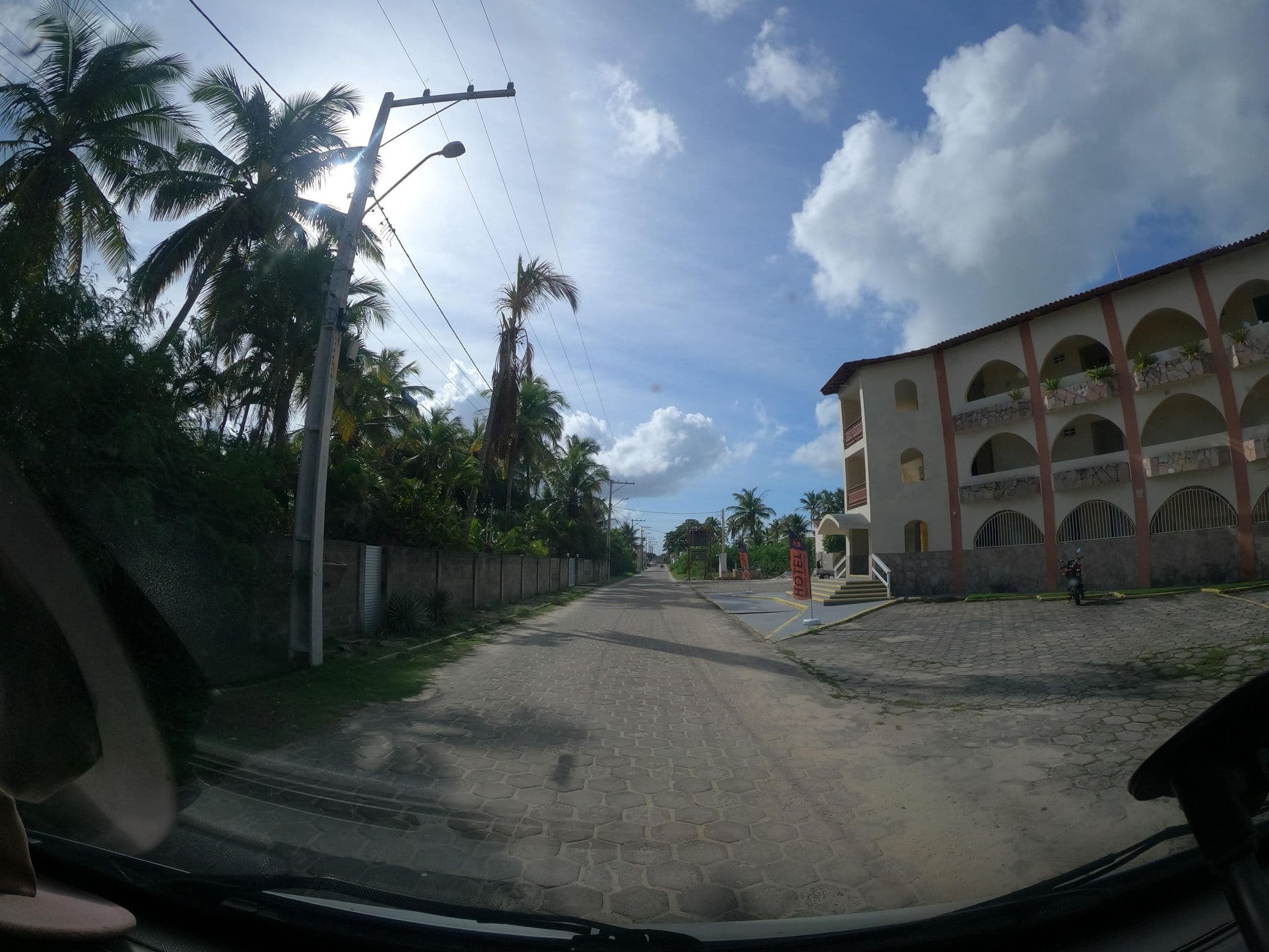 Street view near Hotel Brisa dos Abrolhos, Alcobaça — © MuitoAlemdasFronteiras (CC BY-SA · Mapillary)