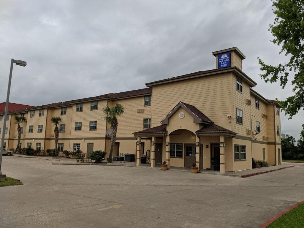 Americas Best Value Inn, Motel in Winnie