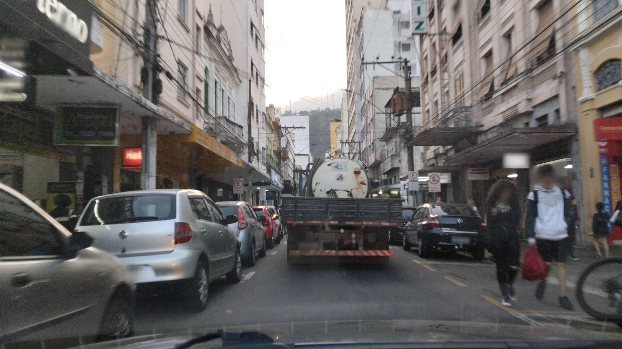 Street view near Hotel São Luiz, Juiz de Fora — © Kaart_Local (CC BY-SA · Mapillary)