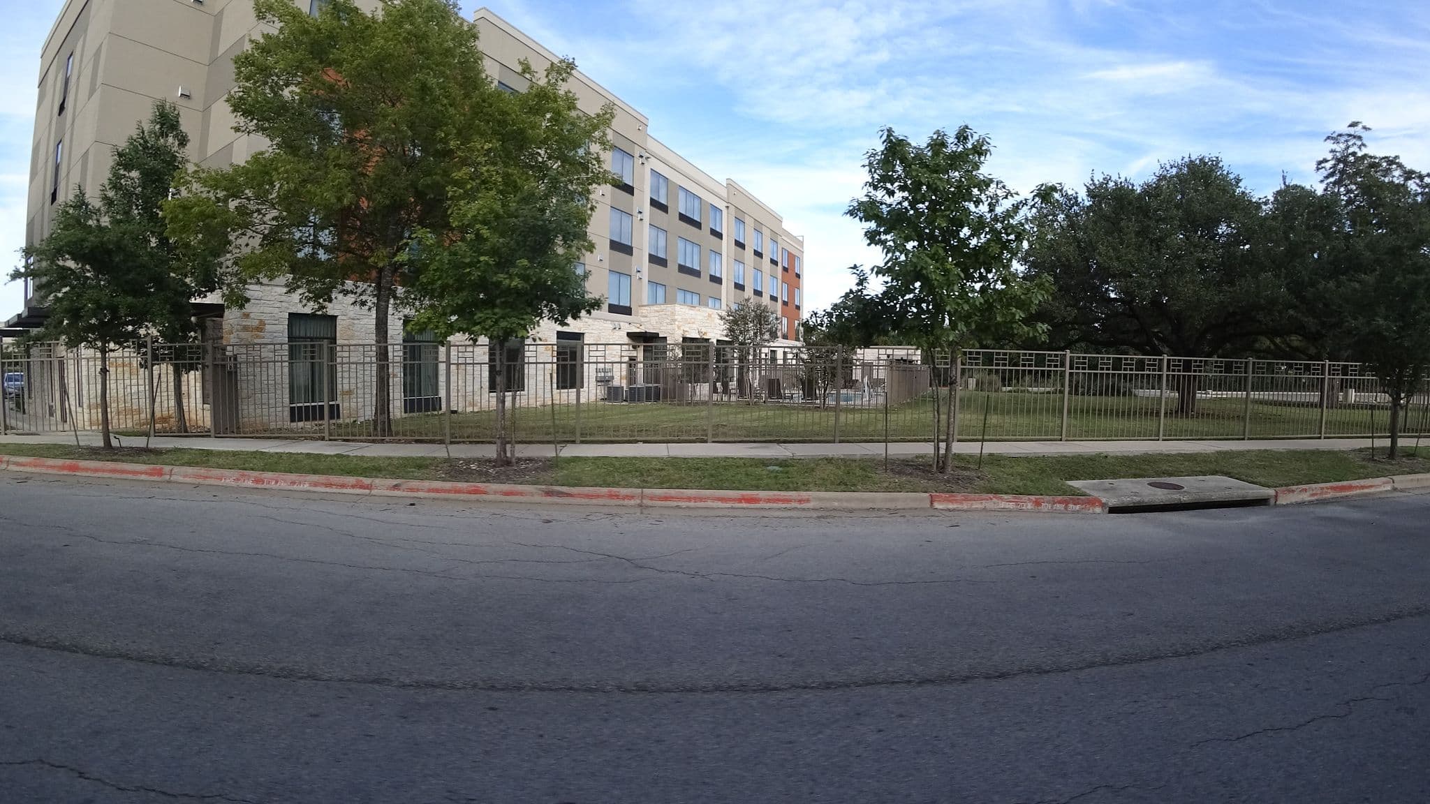 Street view near Holiday Inn Express & Suites, Onion Creek — © mly_aus01 (CC BY-SA · Mapillary)