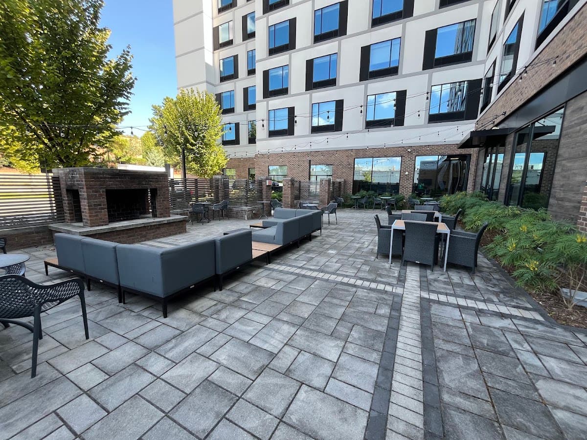 Hampton Inn & Suites Raleigh Midtown, Hotel in West Raleigh