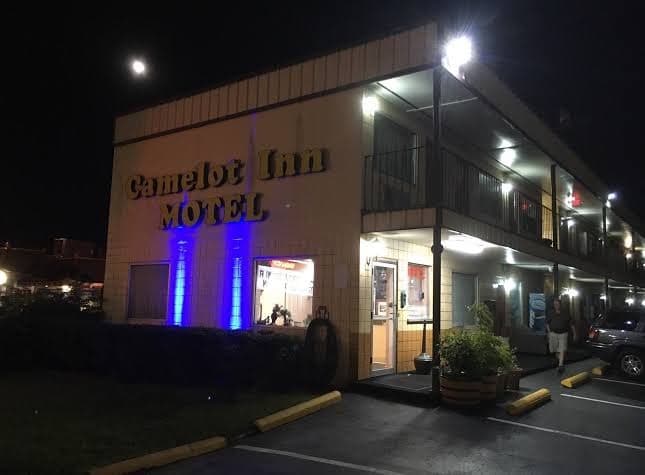 Camelot Inn, Motel in Bon Air