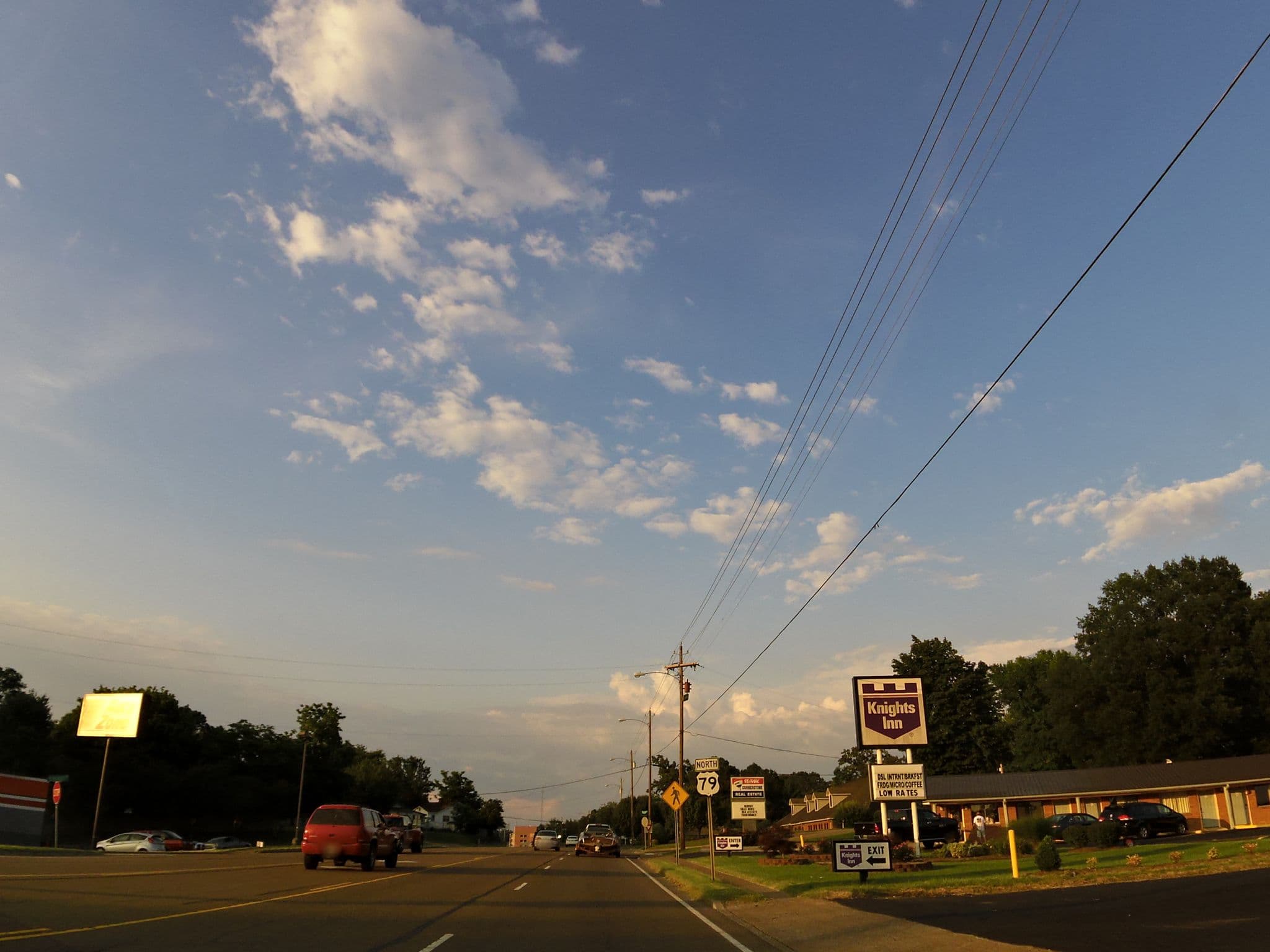 Street view near Knights Inn Paris, McKenzie — © allen (CC BY-SA · Mapillary)