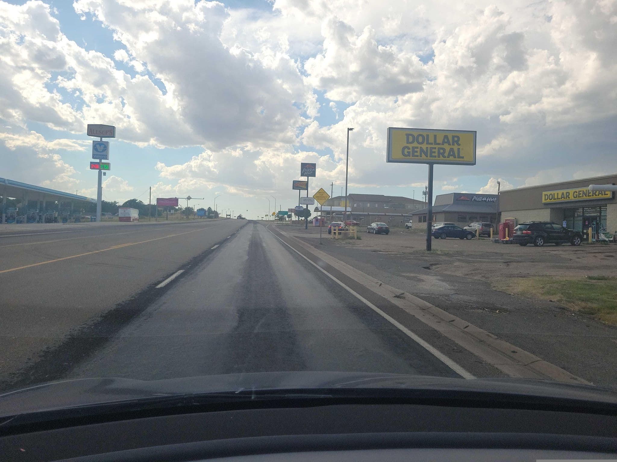 Street view near Western Skies Motel, Claude — © Montrose_Lyle (CC BY-SA · Mapillary)