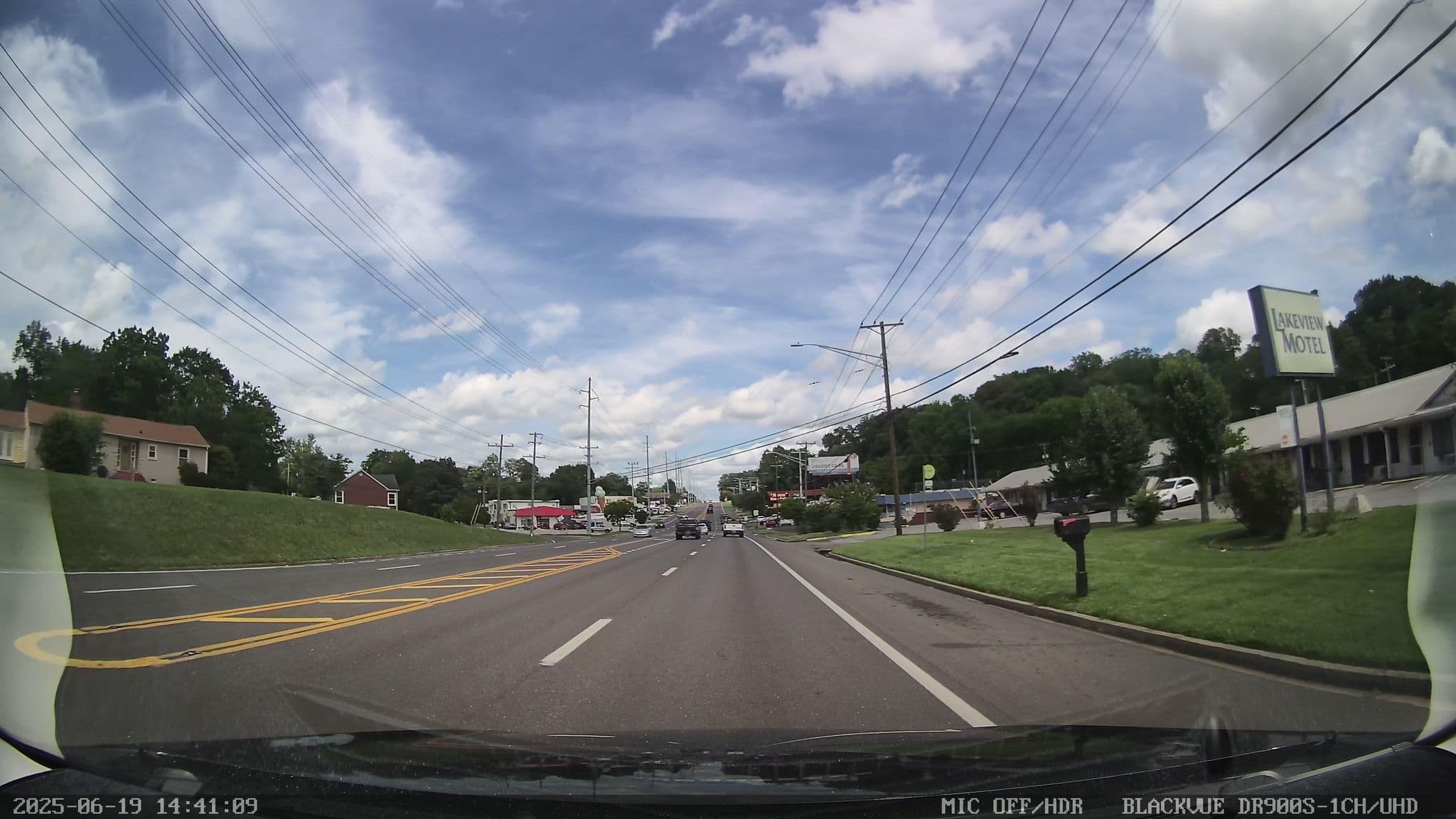Street view near Lakeview Motel, Knoxville — © smichae (CC BY-SA · Mapillary)