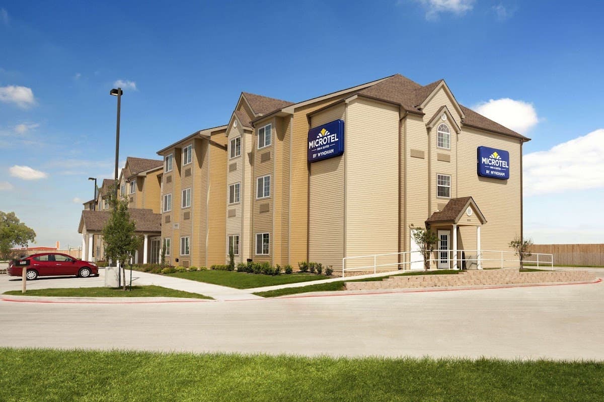 Microtel Inn & Suites by Wyndham Kenedy, Hotel in Kenedy