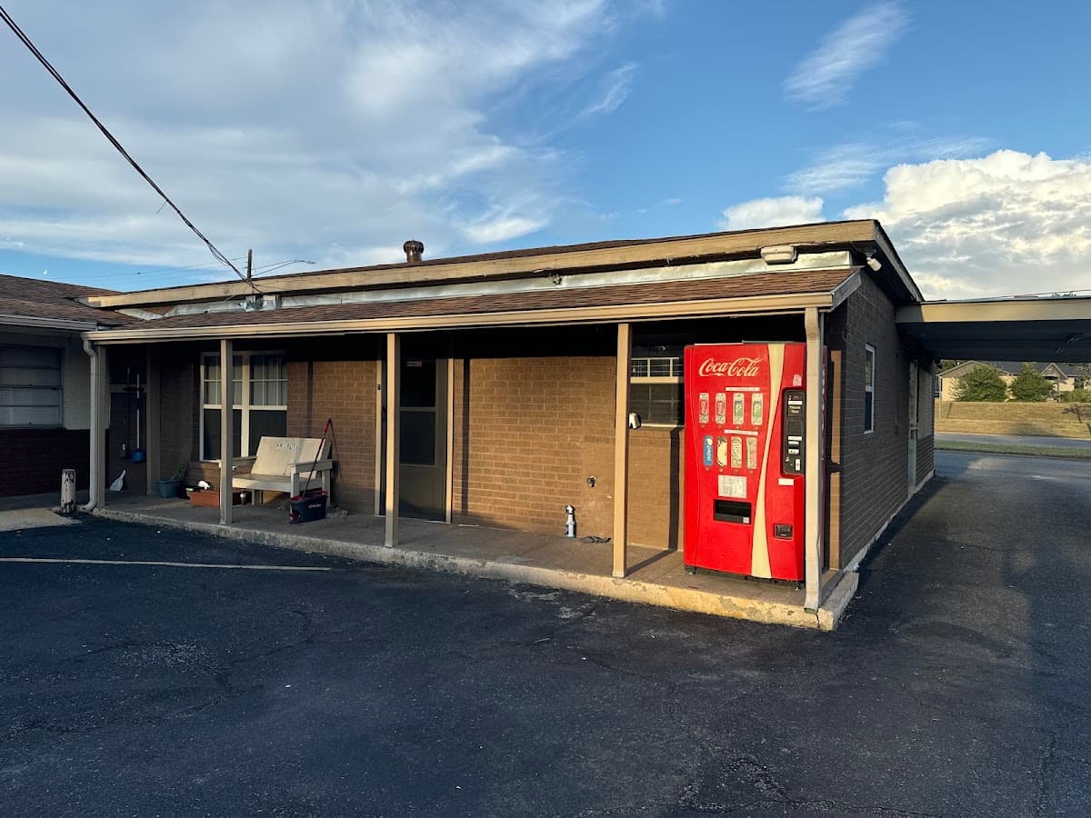 Cardinal Inn, Motel in Denison
