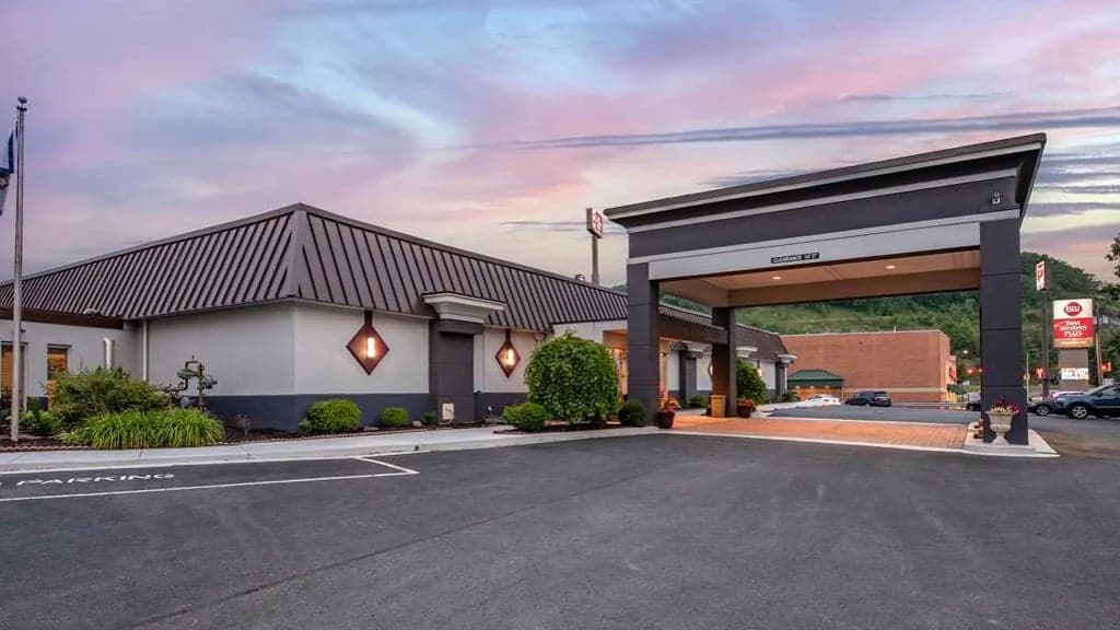 Best Western Plus, Hotel in Despard