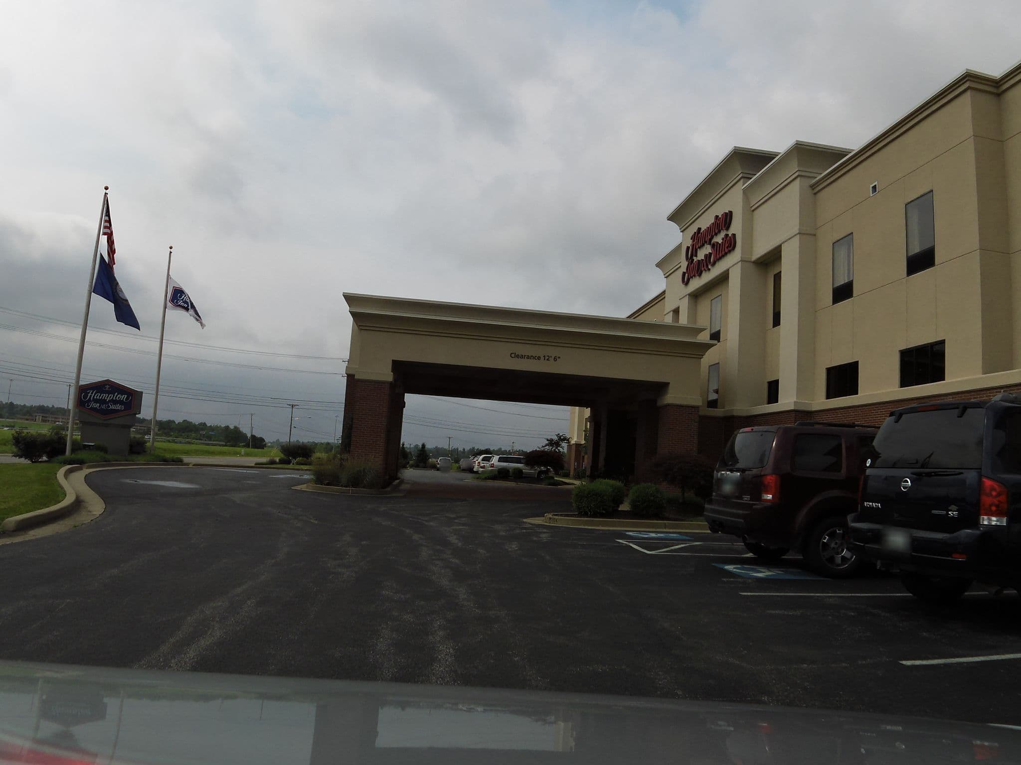 Street view near Hampton Inn & Suites, Madisonville — © allen (CC BY-SA · Mapillary)