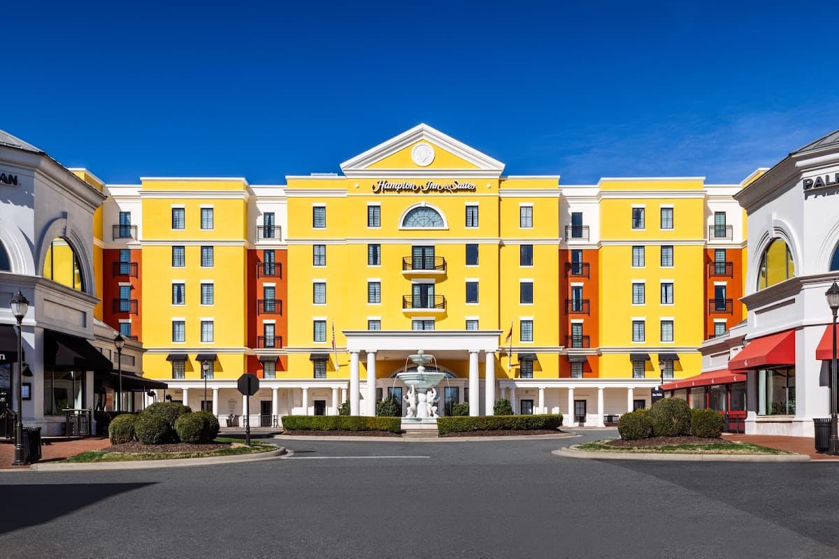 Hampton Inn & Suites Charlotte/South Park at Phillips Place, Hotel in Charlotte
