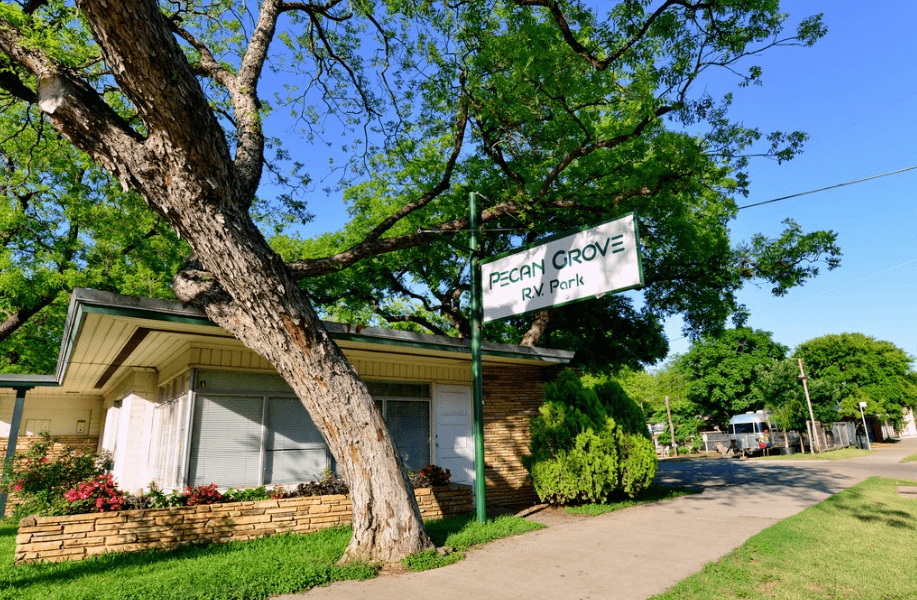 Pecan Grove RV Park, Caravan Park in Austin