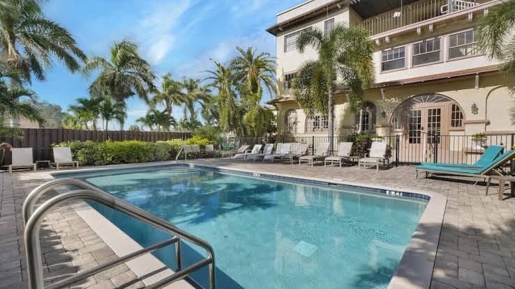 Crystal Bay Hotel, Hotel in Treasure Island