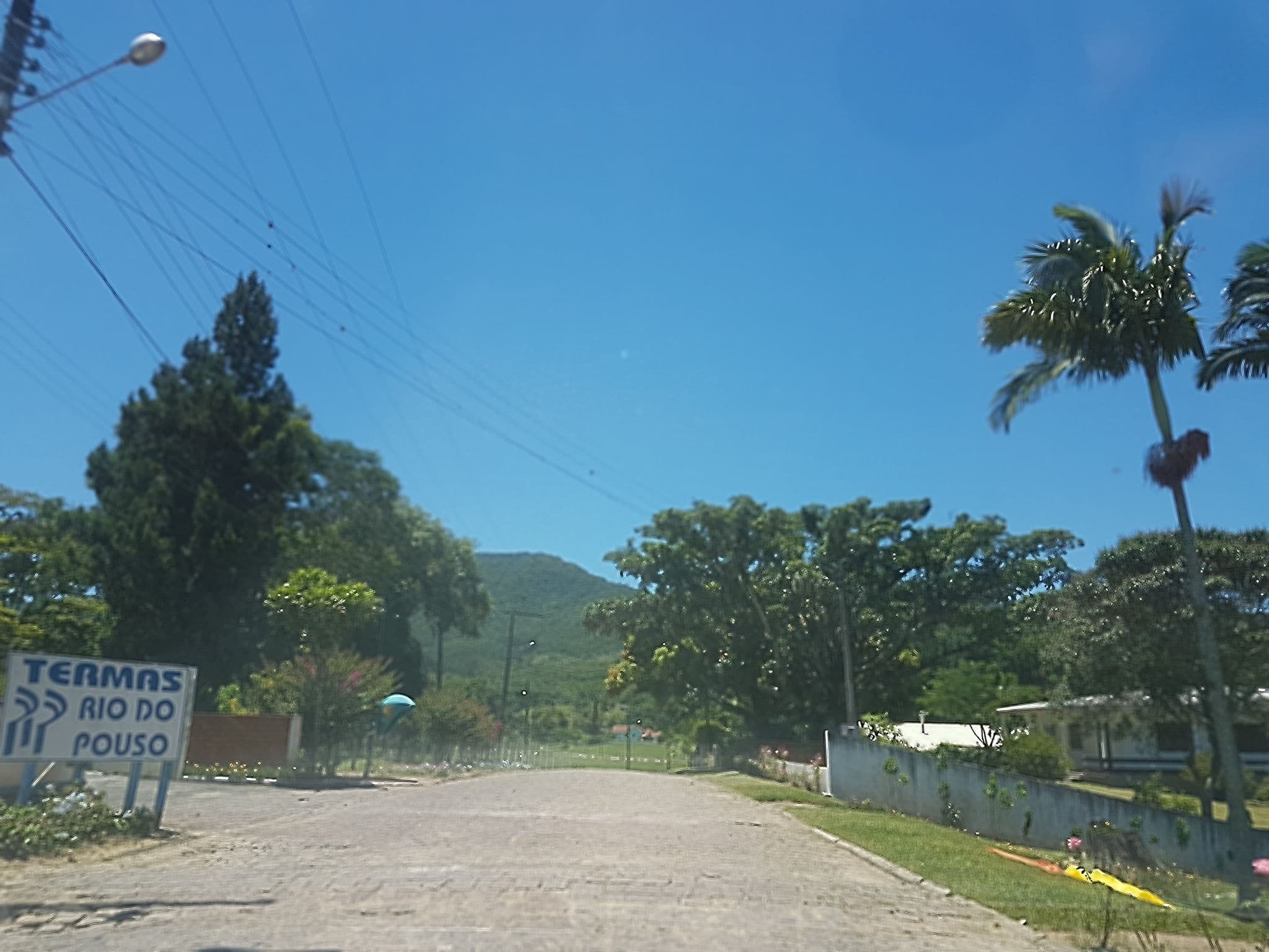Street view near Hotel Termas do Rio do Pouso, Pedras Grandes — © descontinued (CC BY-SA · Mapillary)