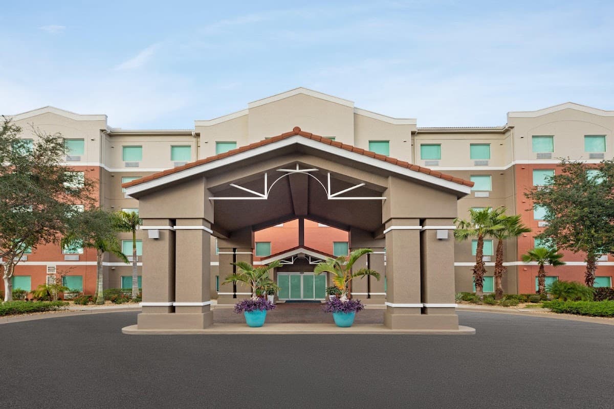 Holiday Inn Express & Suites Pembroke Pines-Sheridan St, Hotel in Sunshine Ranches