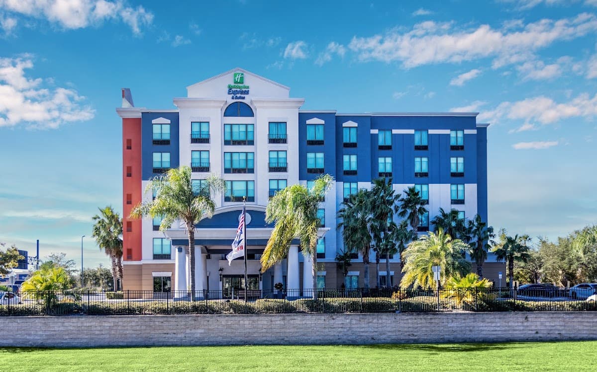 Holiday Inn Express & Suites Orlando - International Drive, Hotel in Doctor Phillips